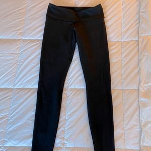 Lululemon wunder under a black size 6 full length